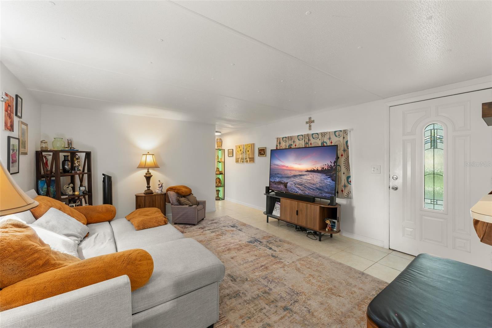 Listing photo 3 for 17336 Palm Dr