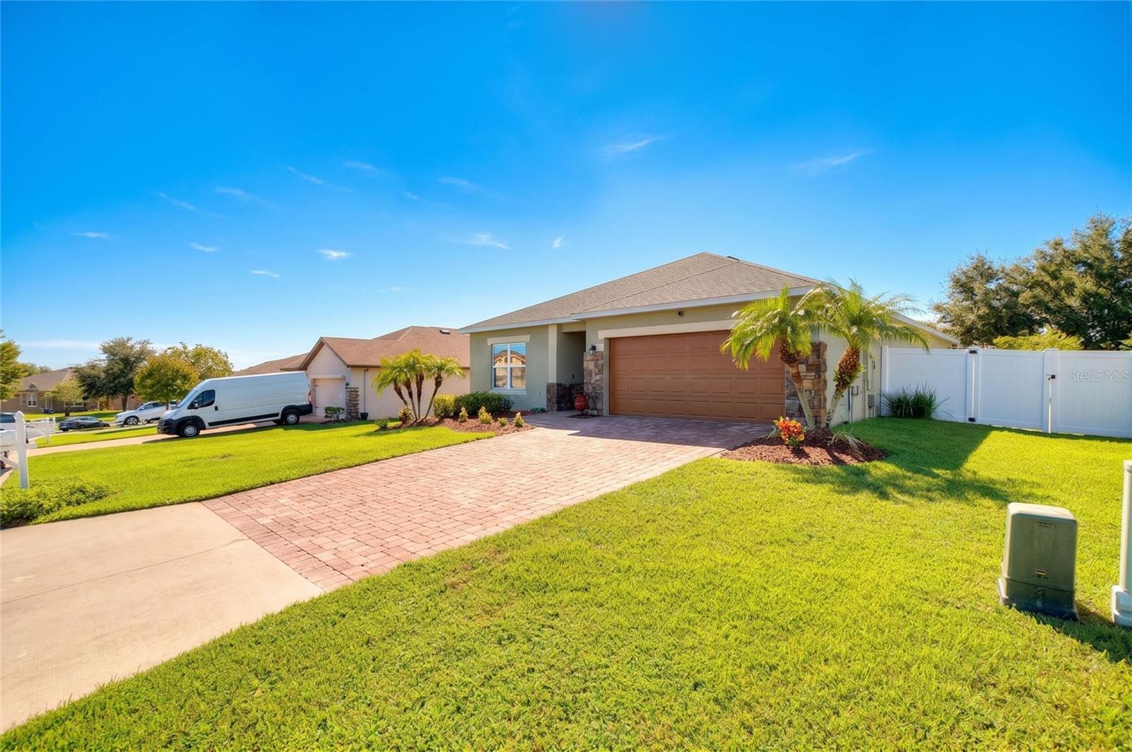 Listing photo 3 for 10254 Lenox St