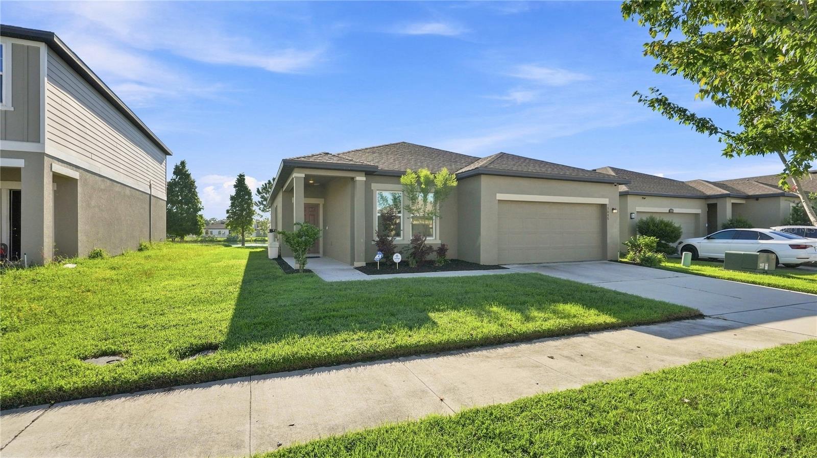 Listing photo 3 for 5646 Alexander Springs Pl