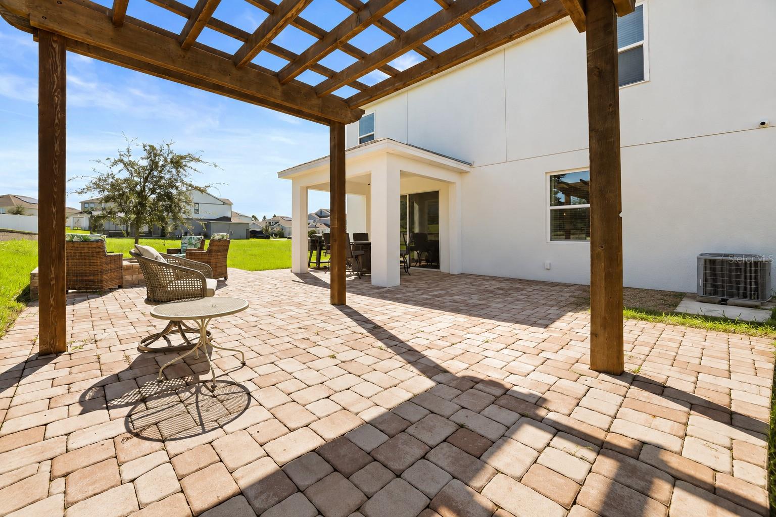 Listing photo 3 for 7104 Dilly Lake Ave