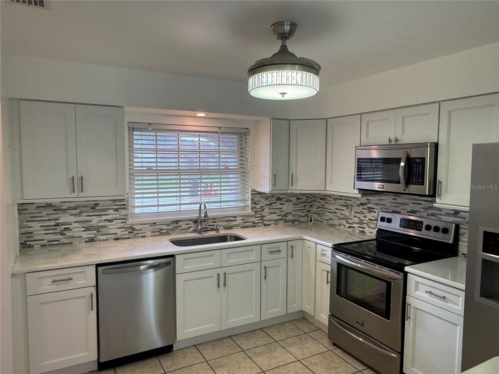 Listing photo 3 for 414 Wekiva Rapids Dr