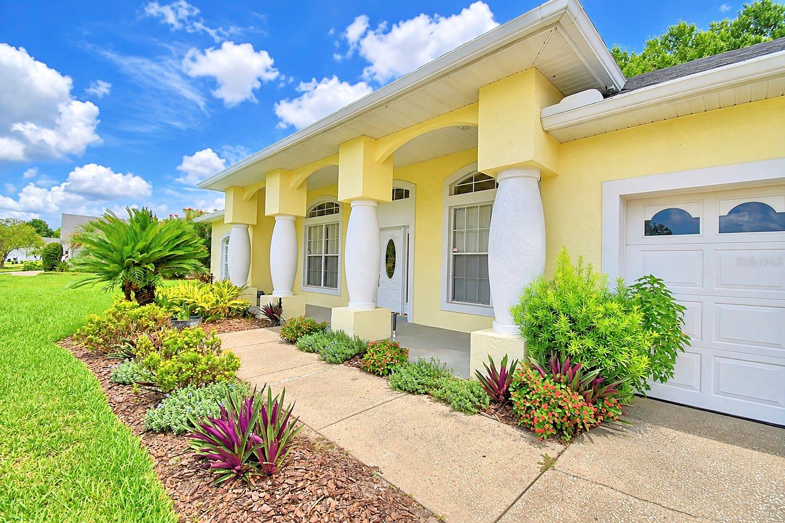 Listing photo 2 for 754 Santa Maria Dr