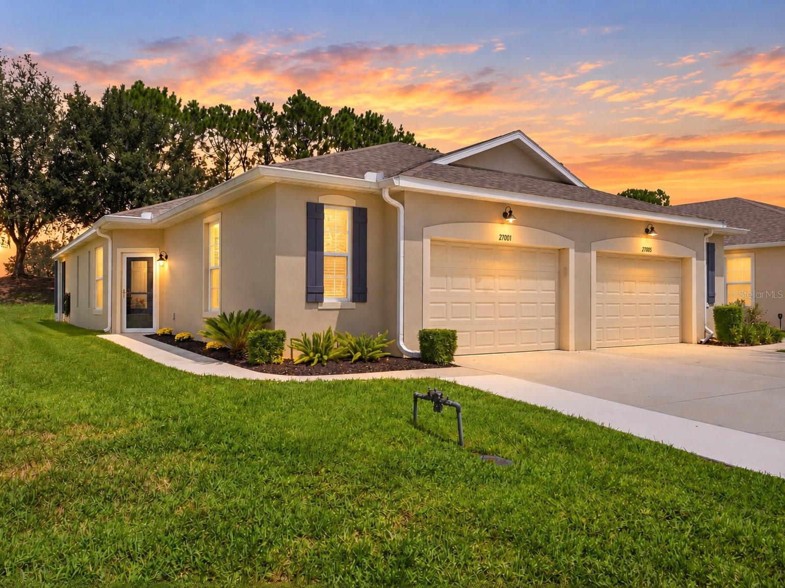 Listing photo 1 for 27001 White Plains Way