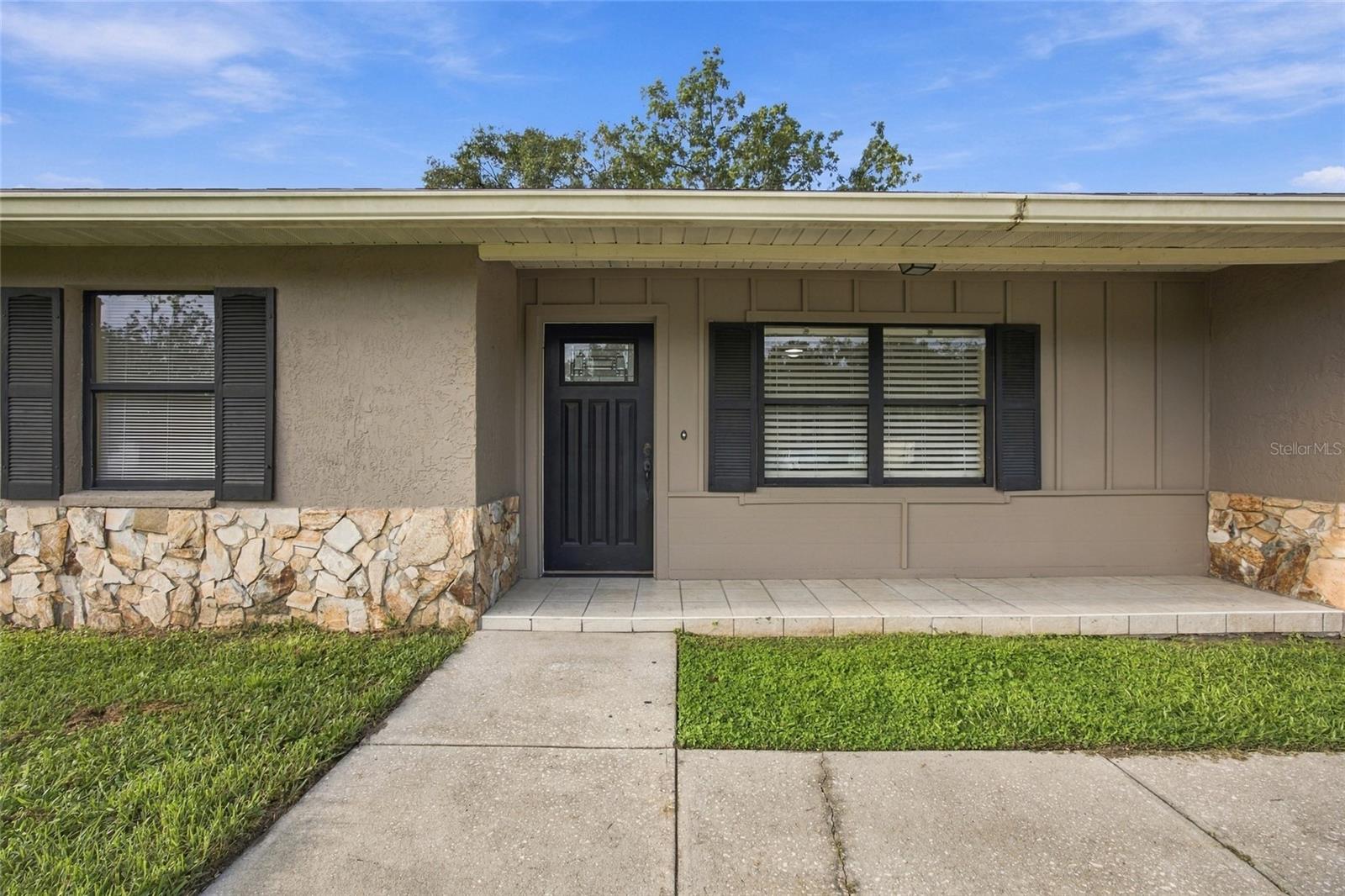 Listing photo 1 for 7021 Sheffield Dr