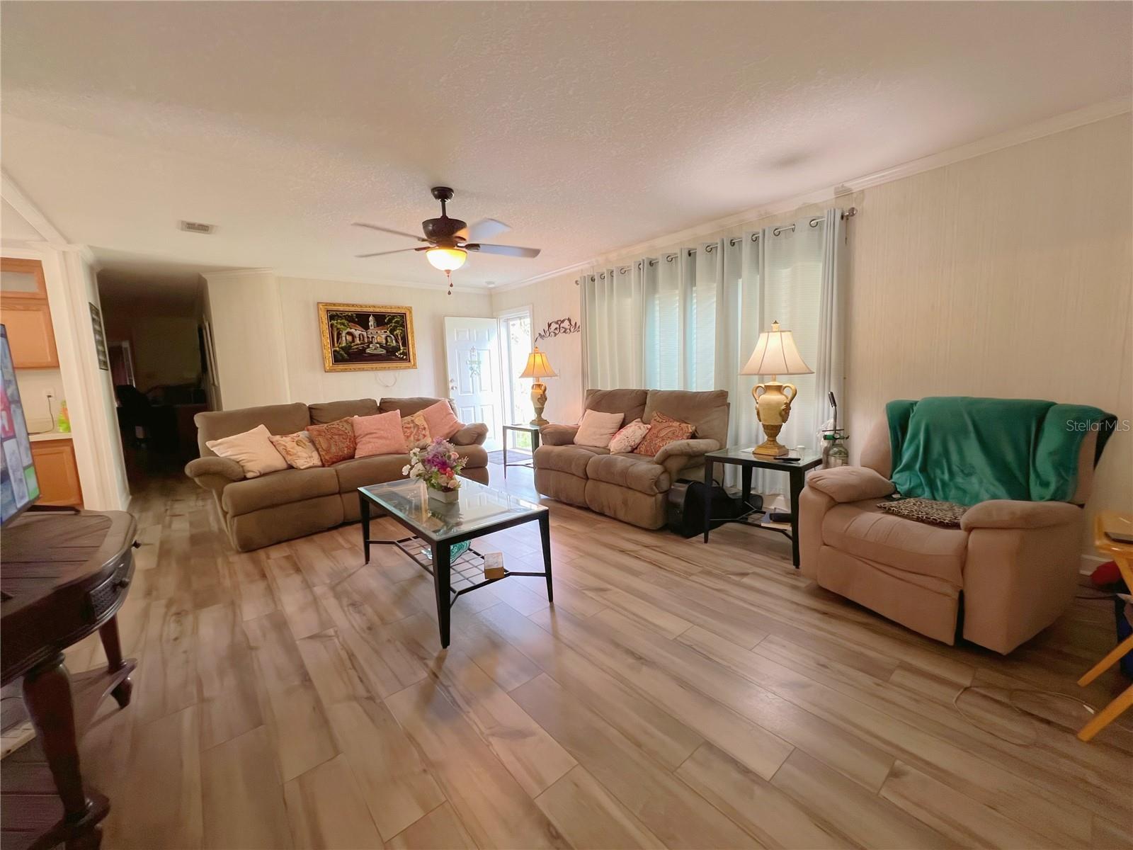Listing photo 2 for 1710 Belmont Ave