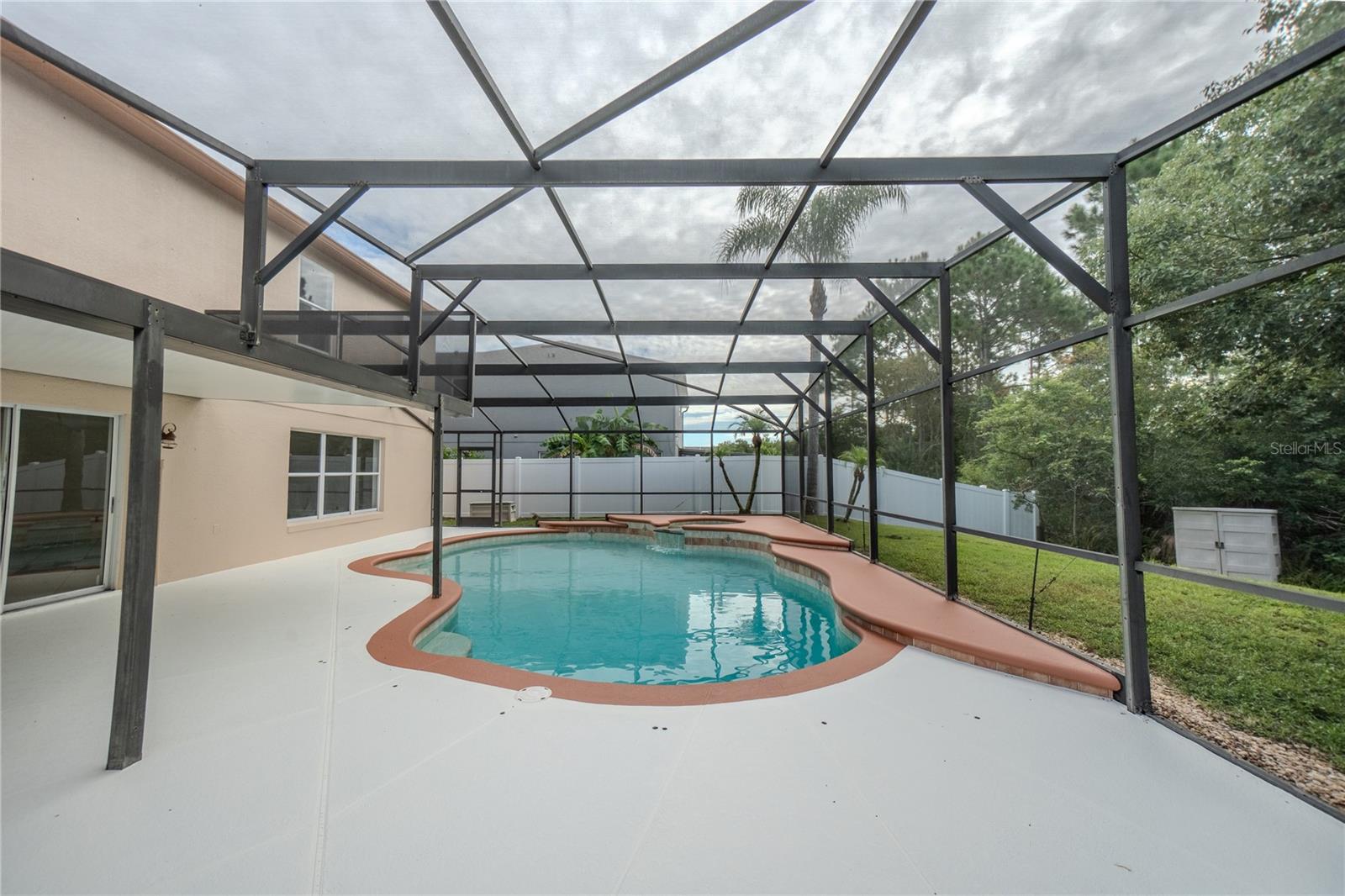 Listing photo 3 for 14208 Abington Heights Dr
