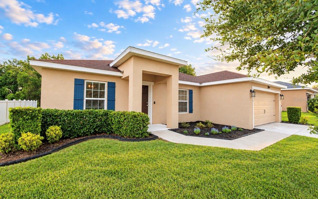 Listing photo 1 for 308 Water Lily Ln