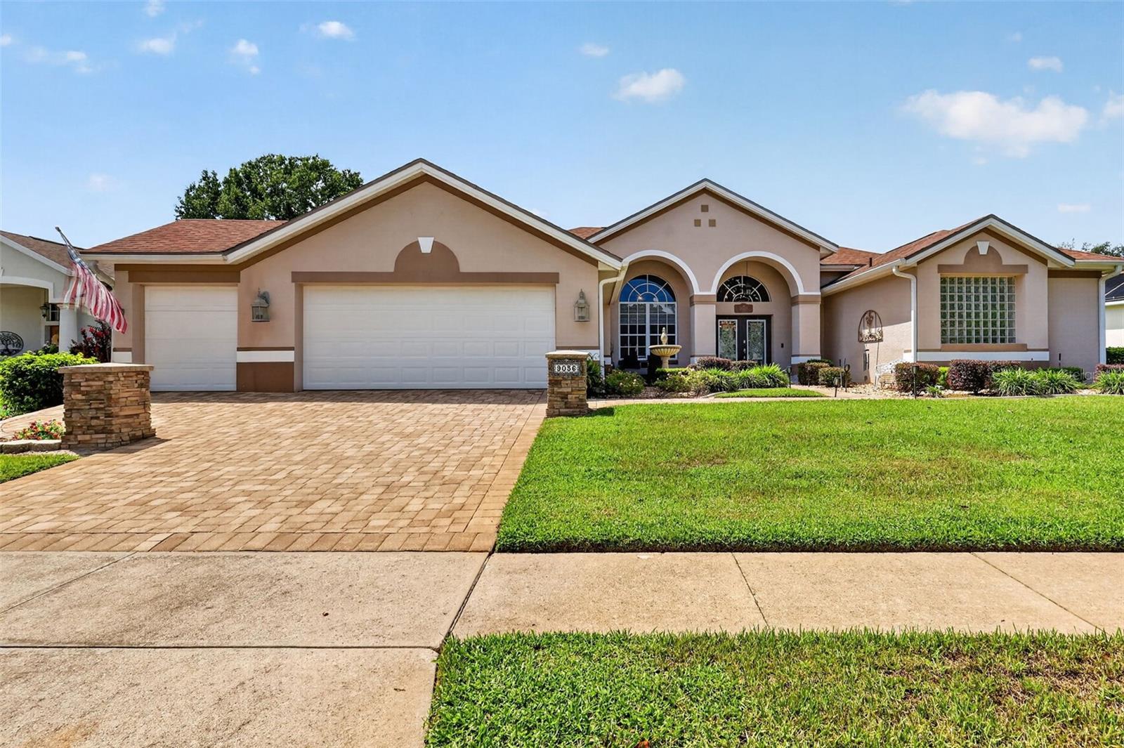 Listing photo 1 for 9036 Laurel Ridge Dr