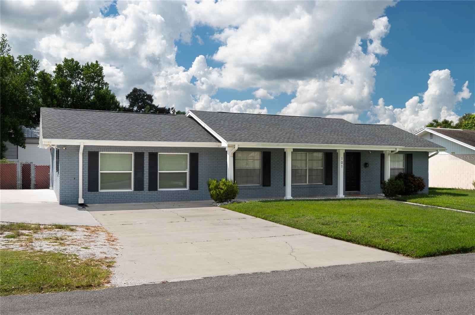 Listing photo 1 for 101 Sandburg Ln