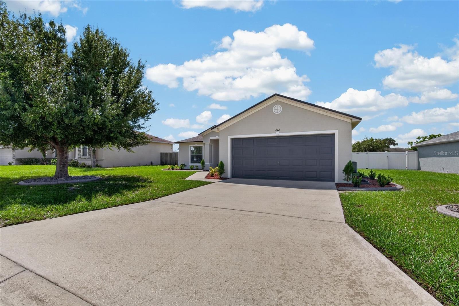 Listing photo 2 for 212 Majestic Gardens Ln
