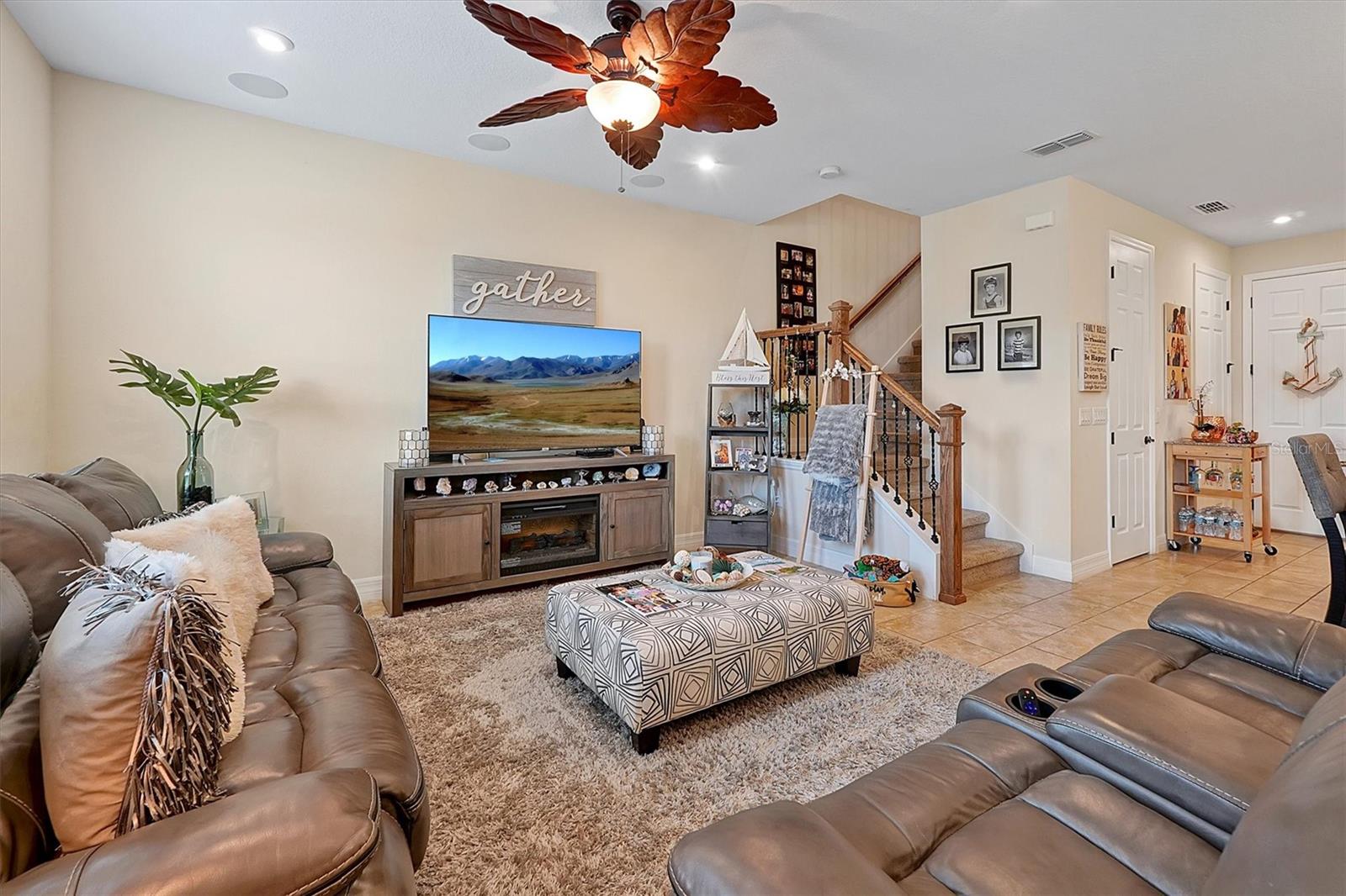 Listing photo 3 for 2155 Valencia Blossom St