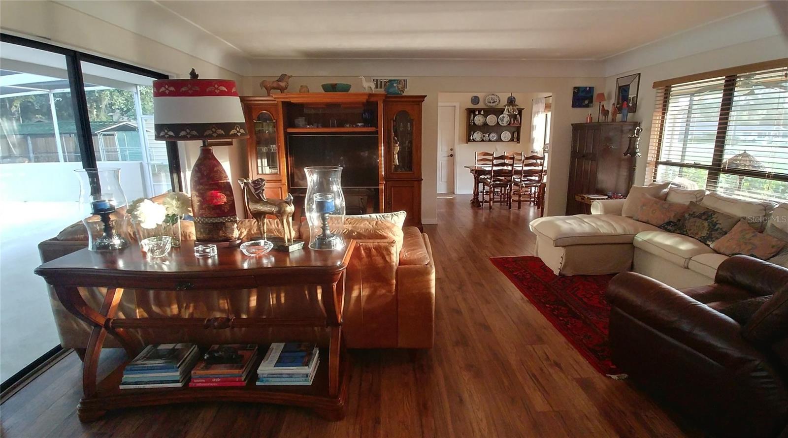 Listing photo 3 for 2970 Plumosa Dr