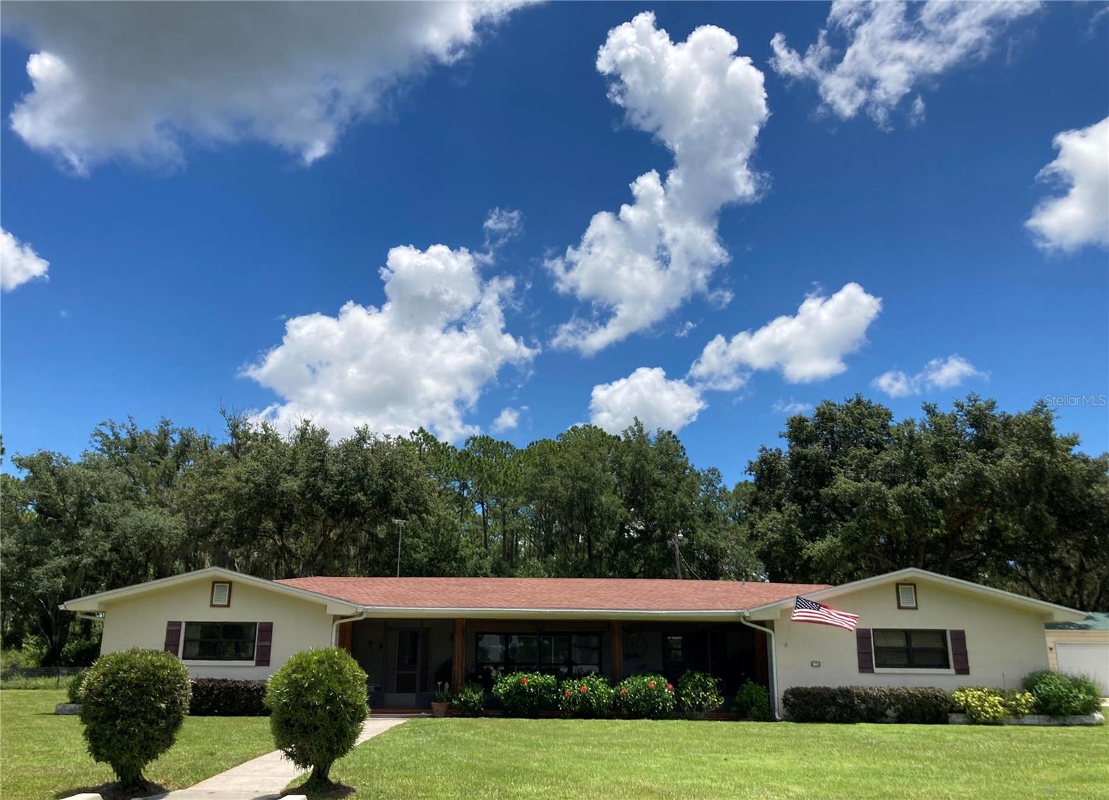 Listing photo 1 for 2970 Plumosa Dr