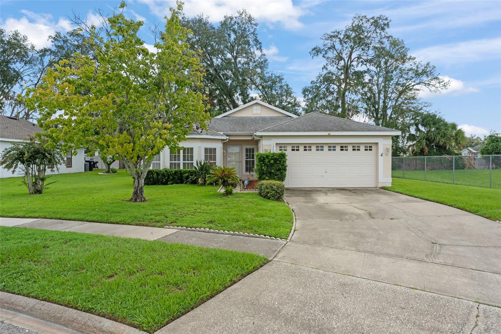 Listing photo 2 for 1280 Tyler Lake Cir