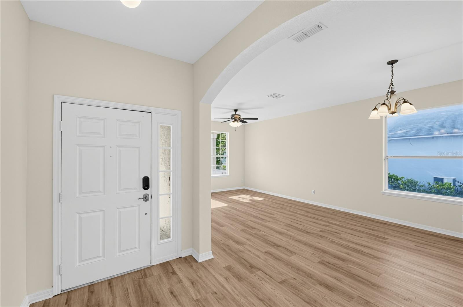 Listing photo 3 for 34061 Fortunado St