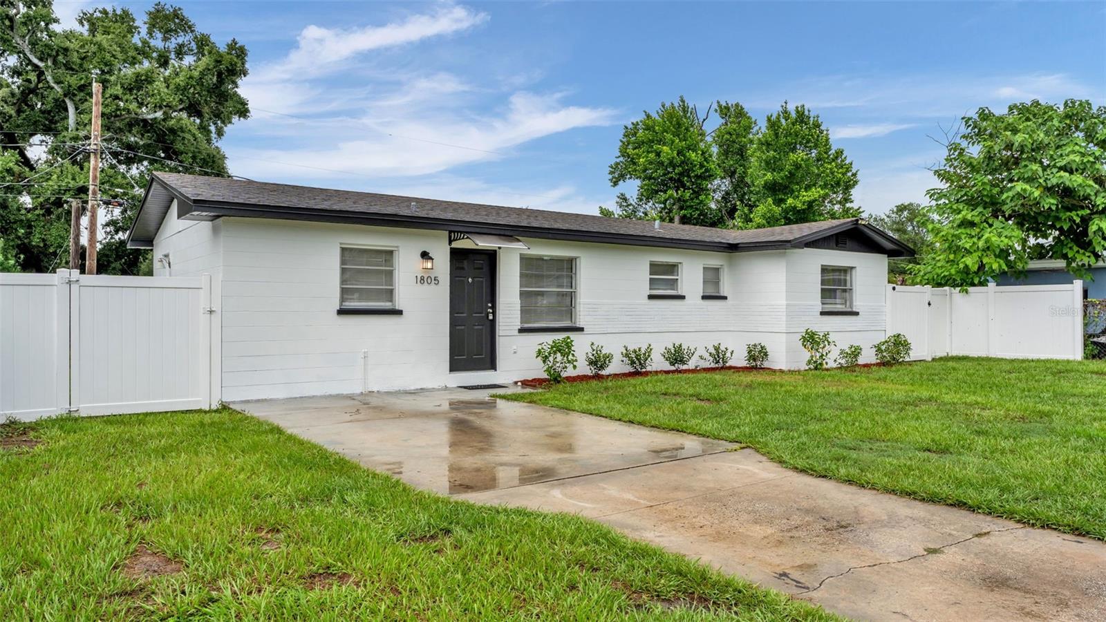 Listing photo 2 for 1805 Elk Dr