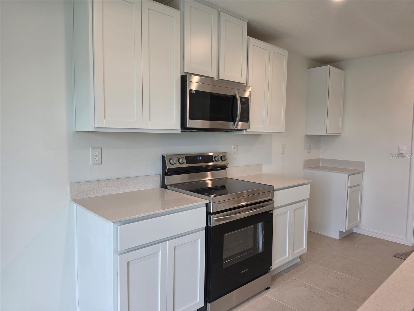 Listing photo 3 for 3889 Bluethread Way