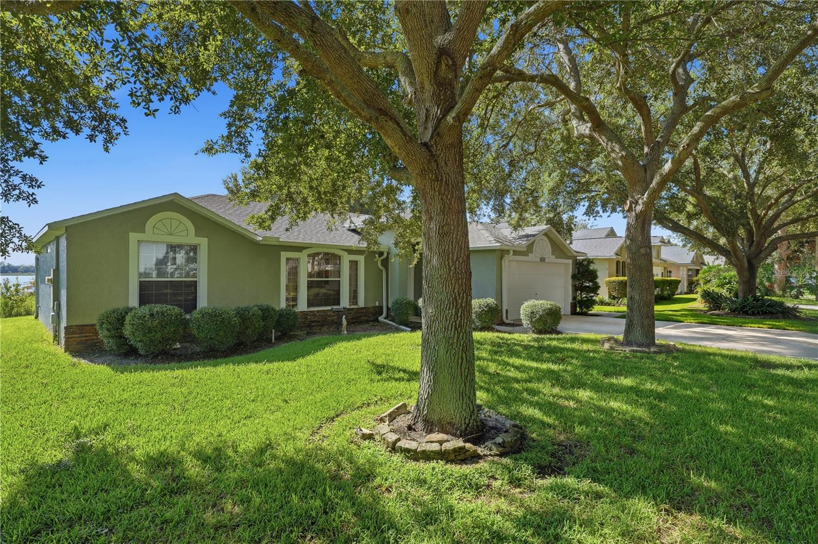 Listing photo 1 for 1827 Lake Villa Dr