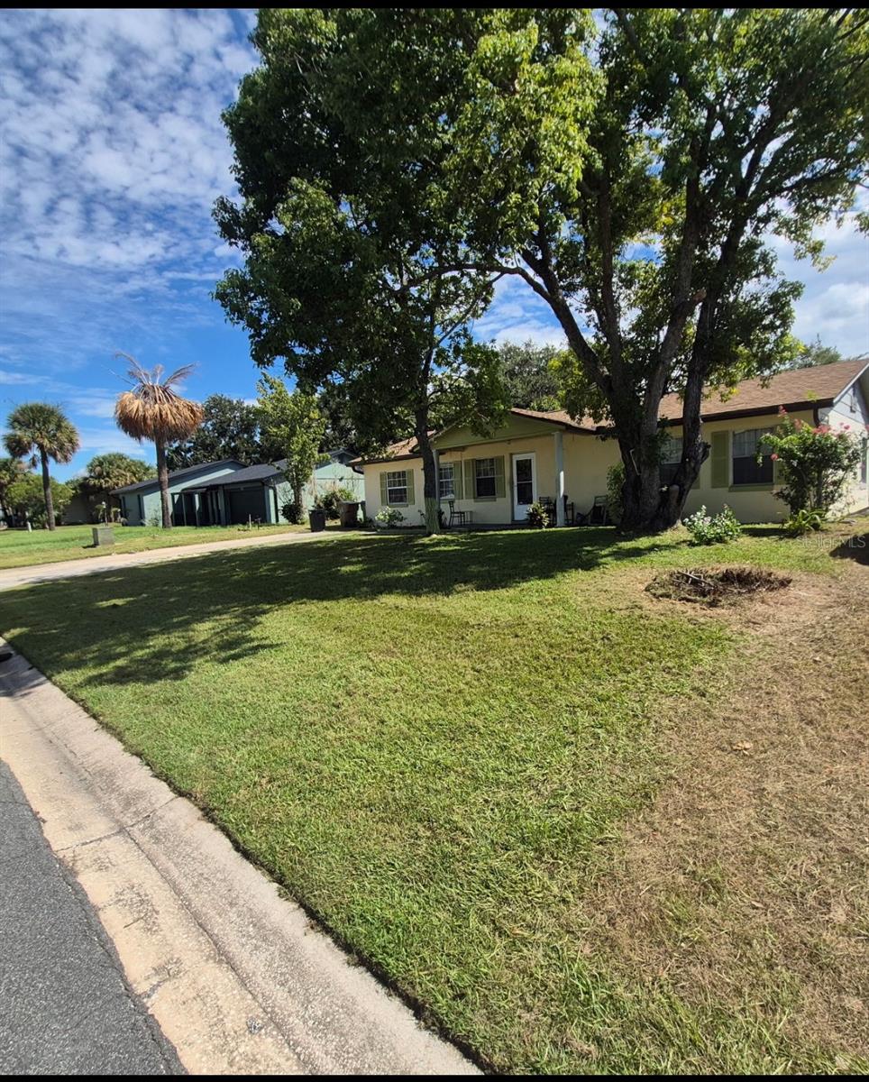 Listing photo 2 for 255 Gardenia Rd
