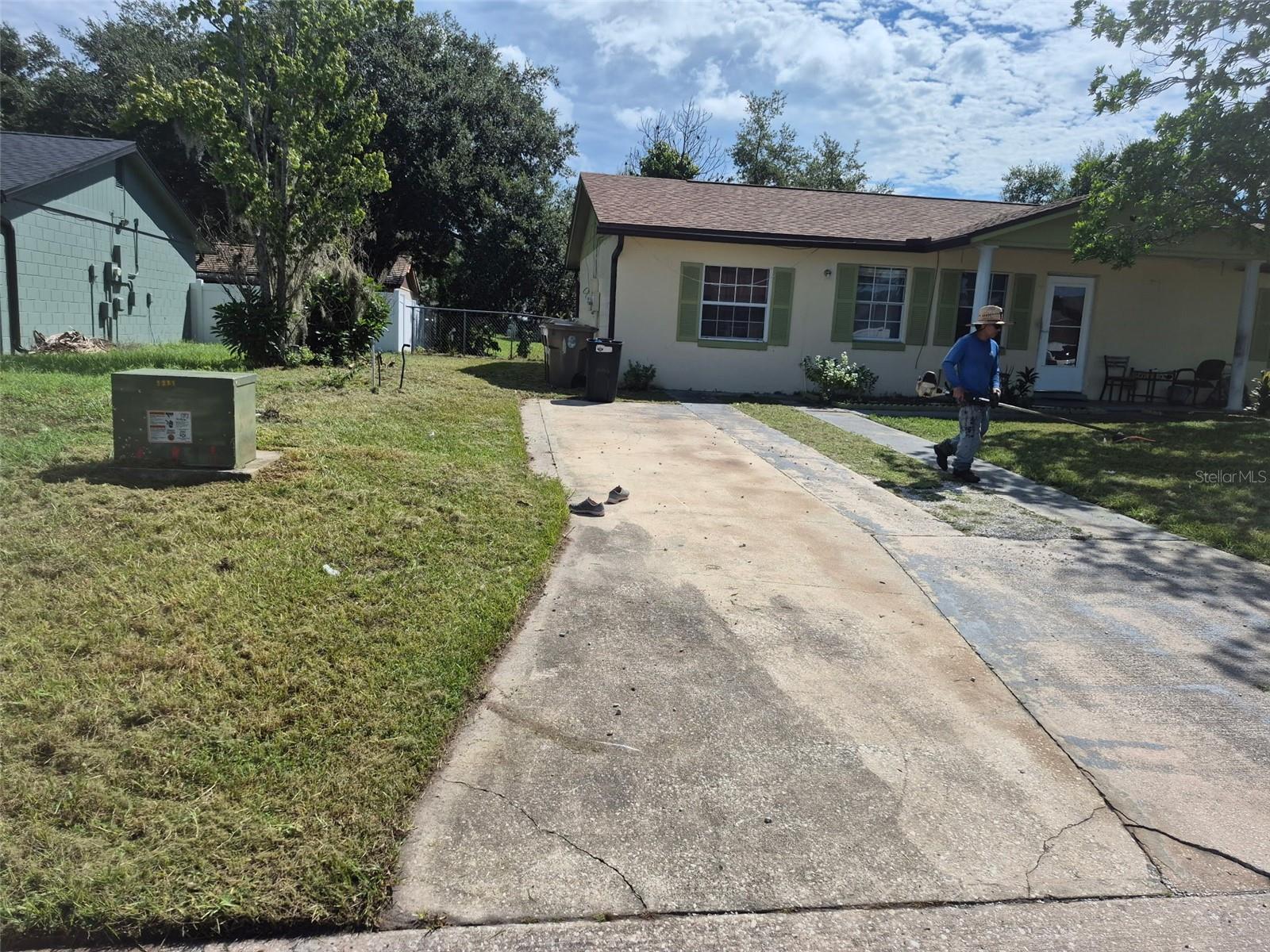 Listing photo 3 for 255 Gardenia Rd