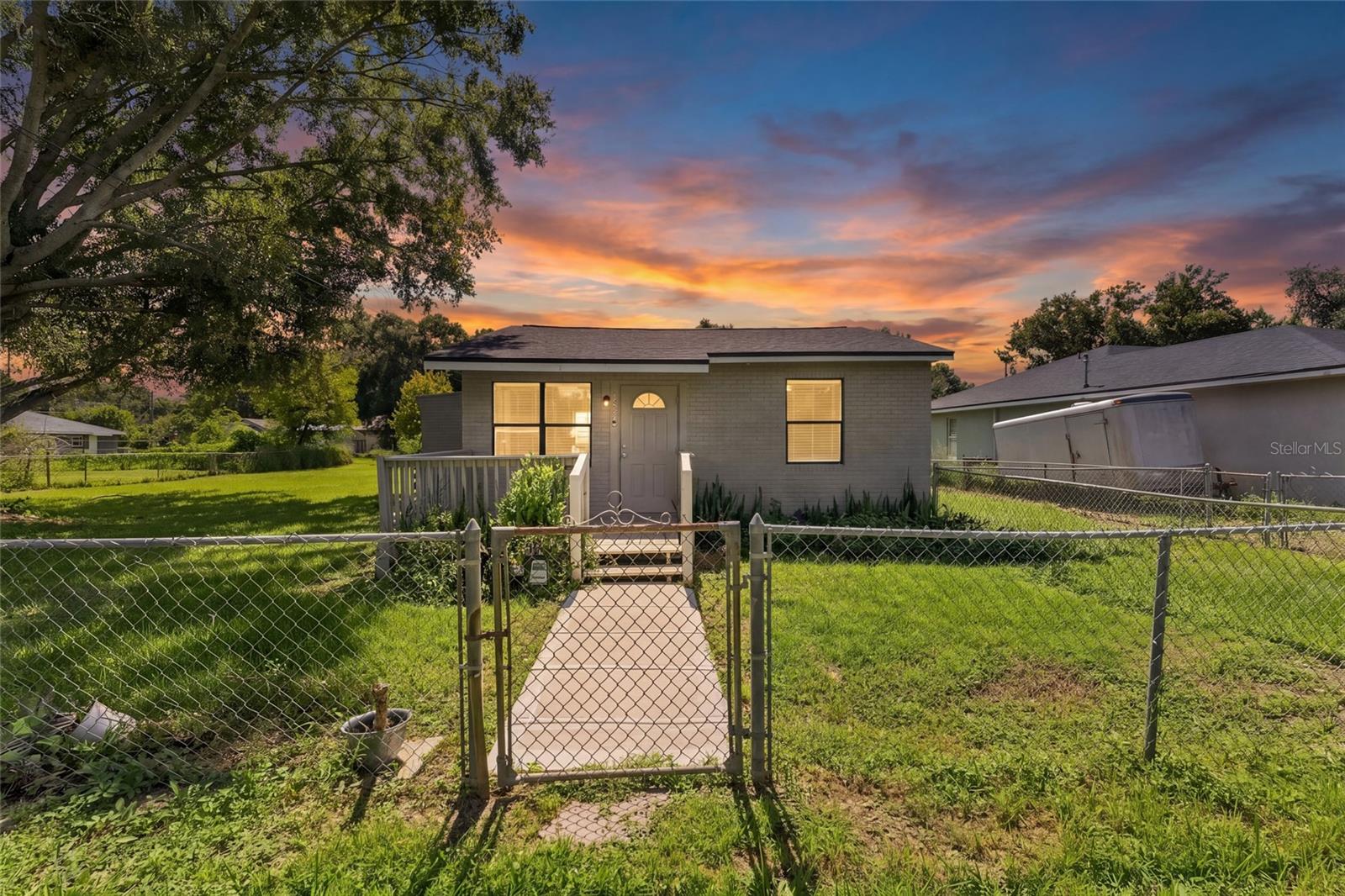 Listing photo 1 for 652 N Jackson St