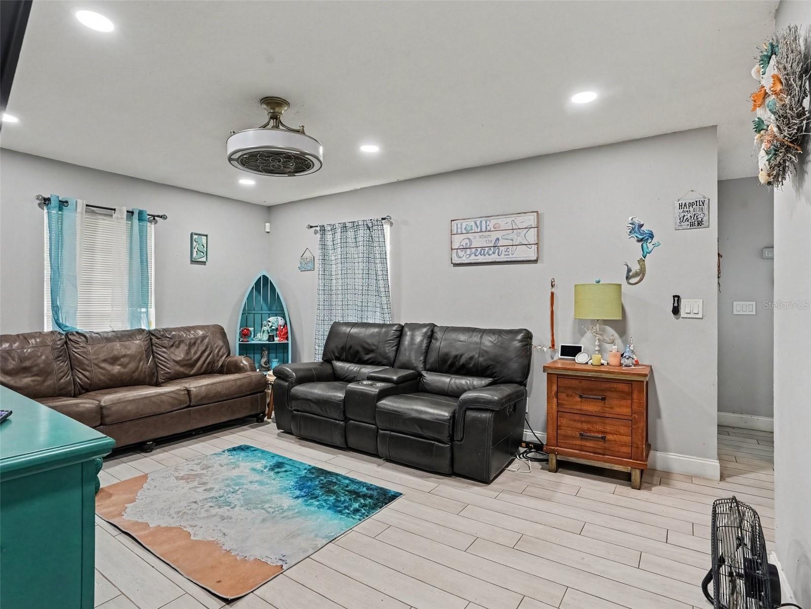 Listing photo 2 for 1306 15th St Sw