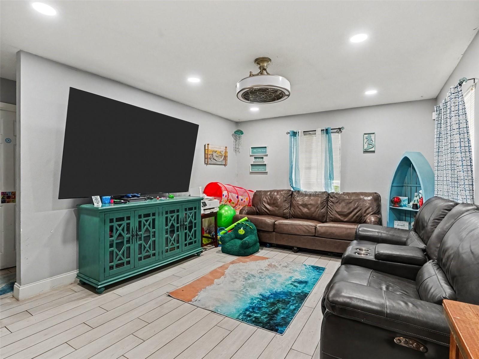 Listing photo 3 for 1306 15th St Sw