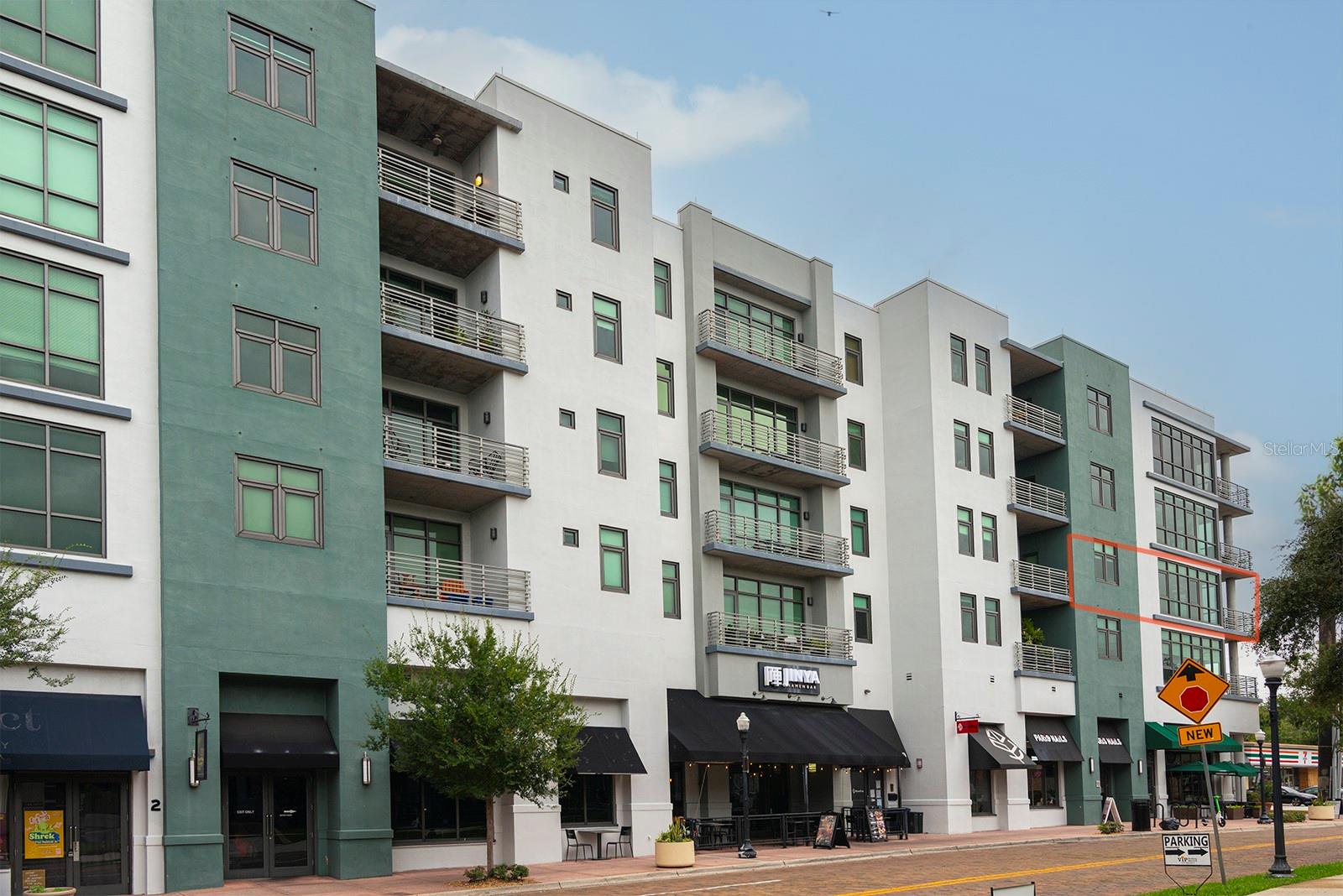 Listing photo 1 for 10 N Summerlin Ave #28