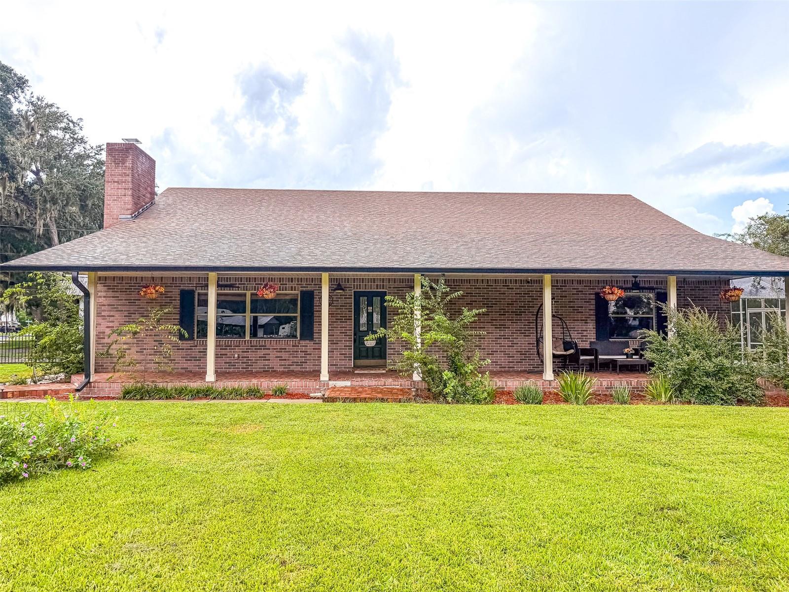 Listing photo 1 for 1290 E Gilbert St