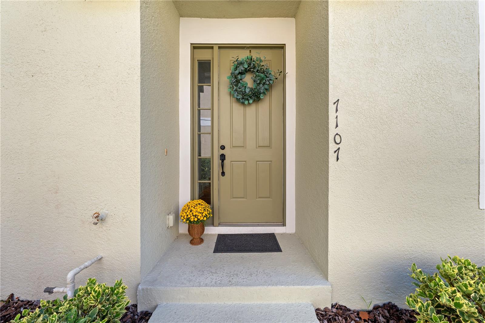 Listing photo 2 for 7107 Red Lantern Dr #7107