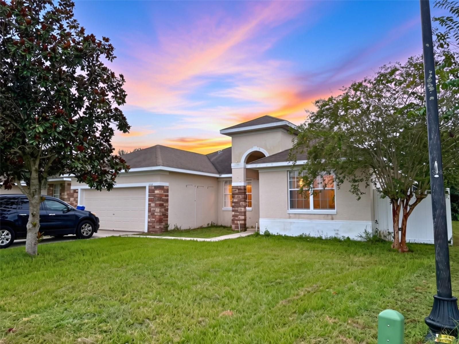 Listing photo 1 for 2721 Athens Dr