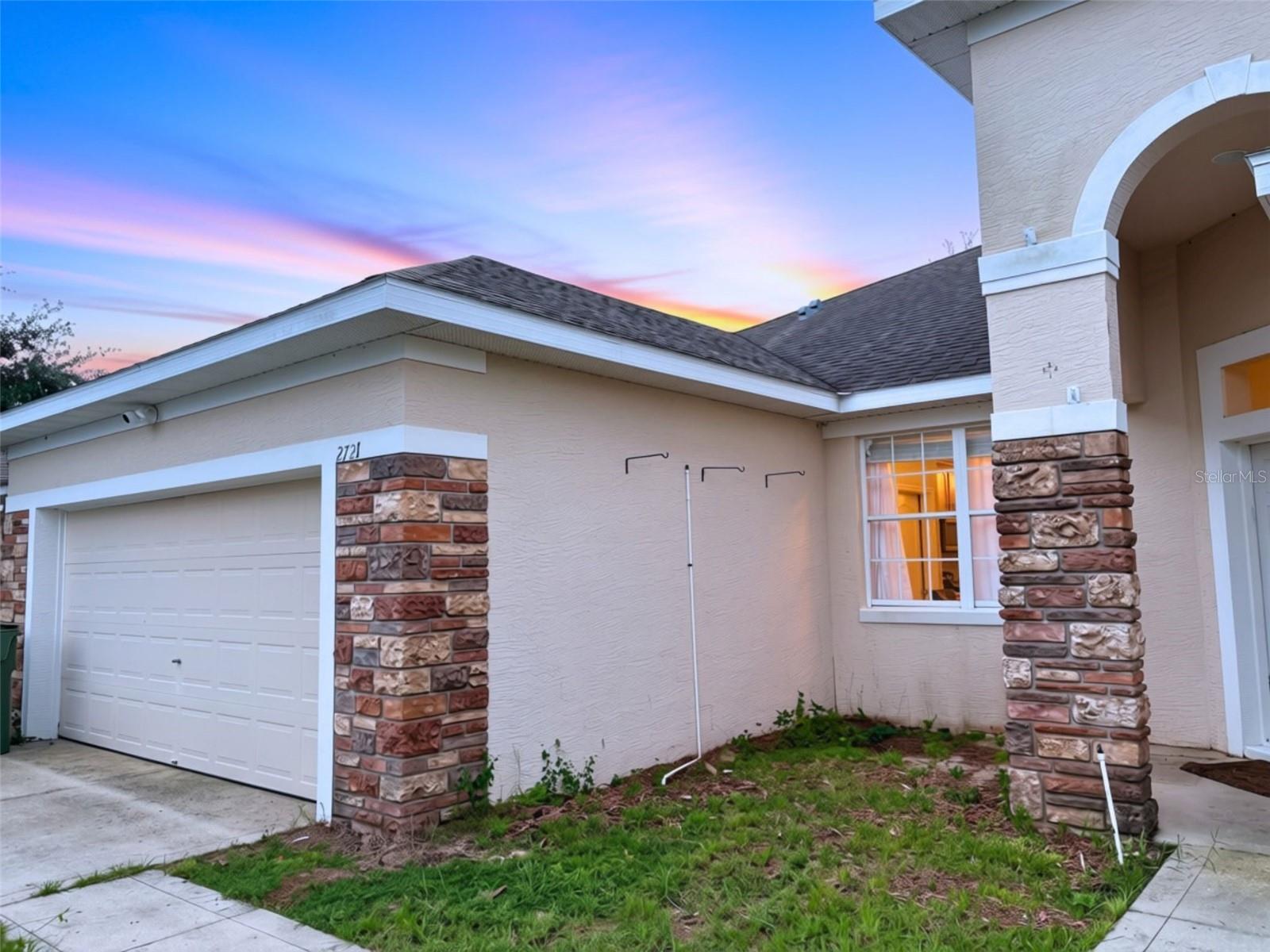 Listing photo 2 for 2721 Athens Dr