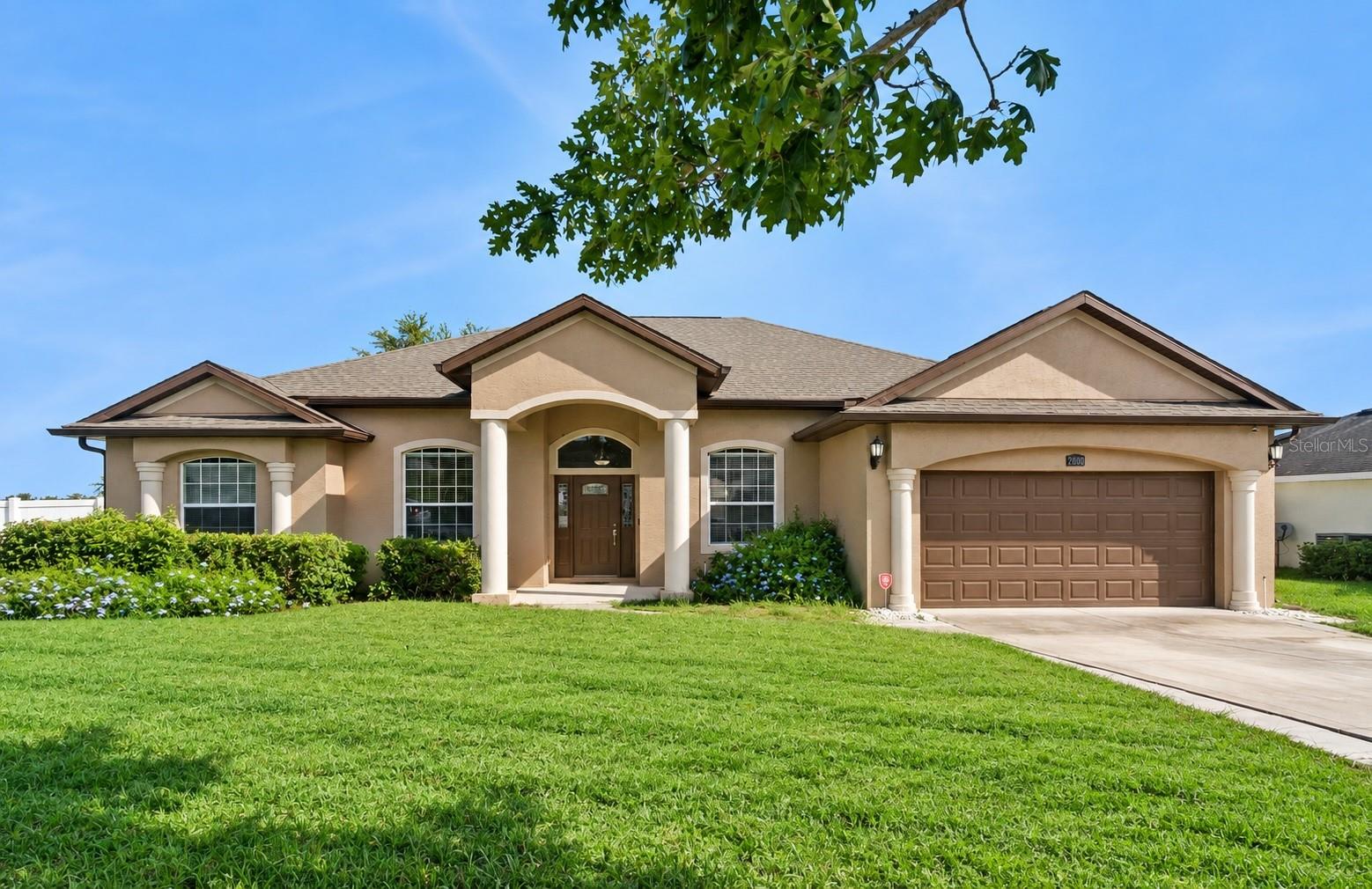 Listing photo 1 for 2600 Hollow Ln