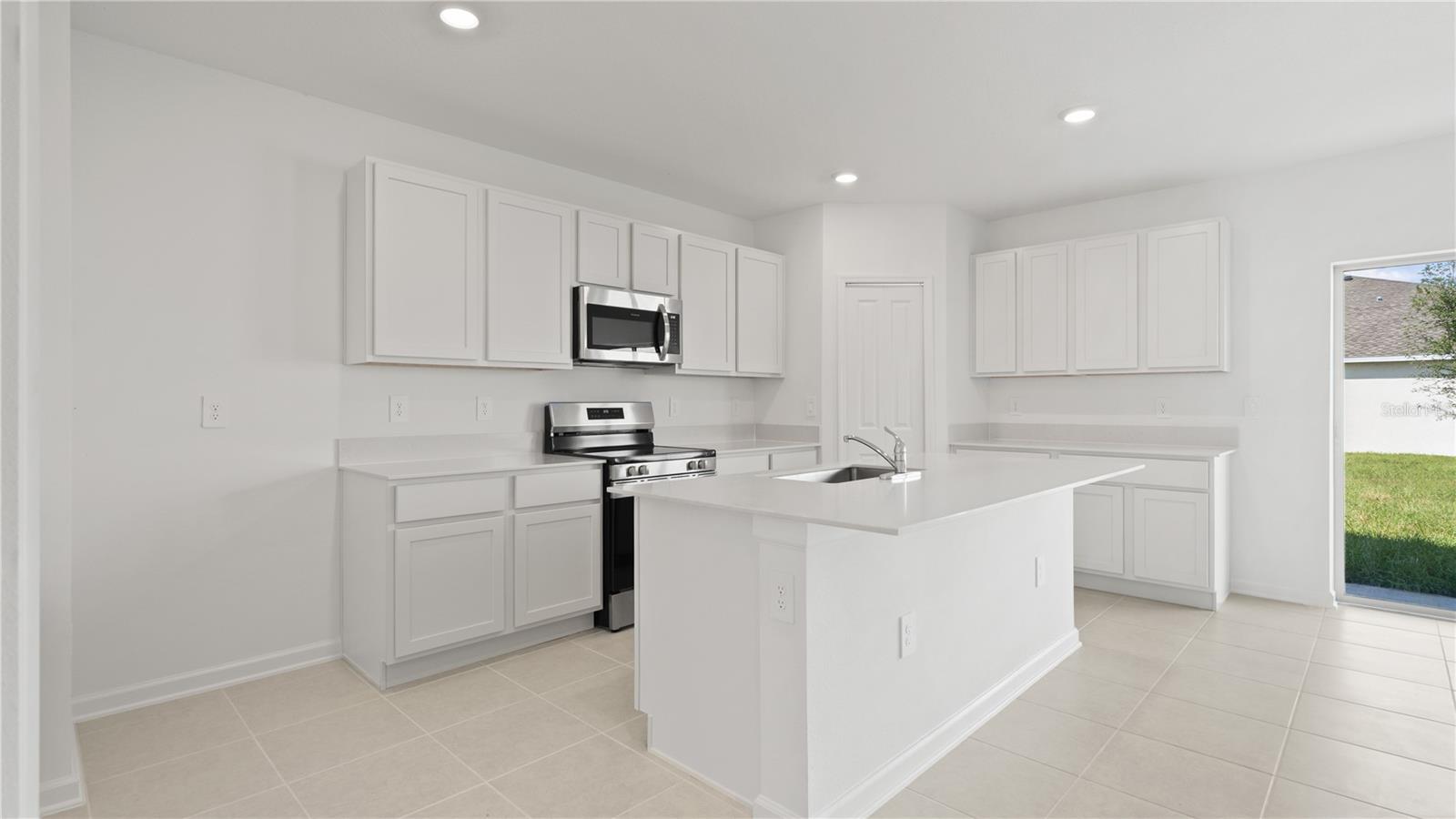 Listing photo 3 for 6260 Botticella Blvd