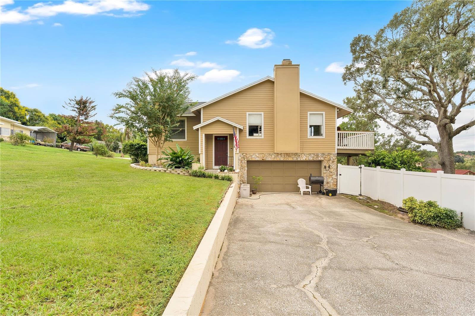 Listing photo 1 for 2202 Topping Pl