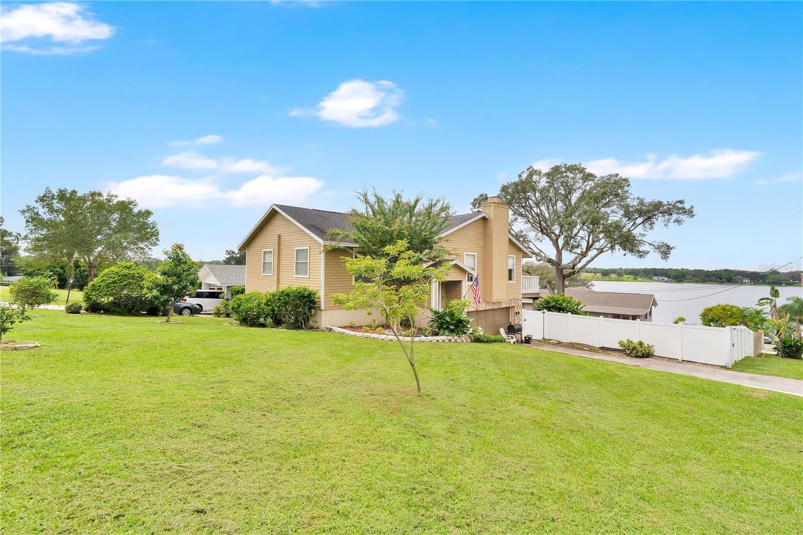Listing photo 2 for 2202 Topping Pl