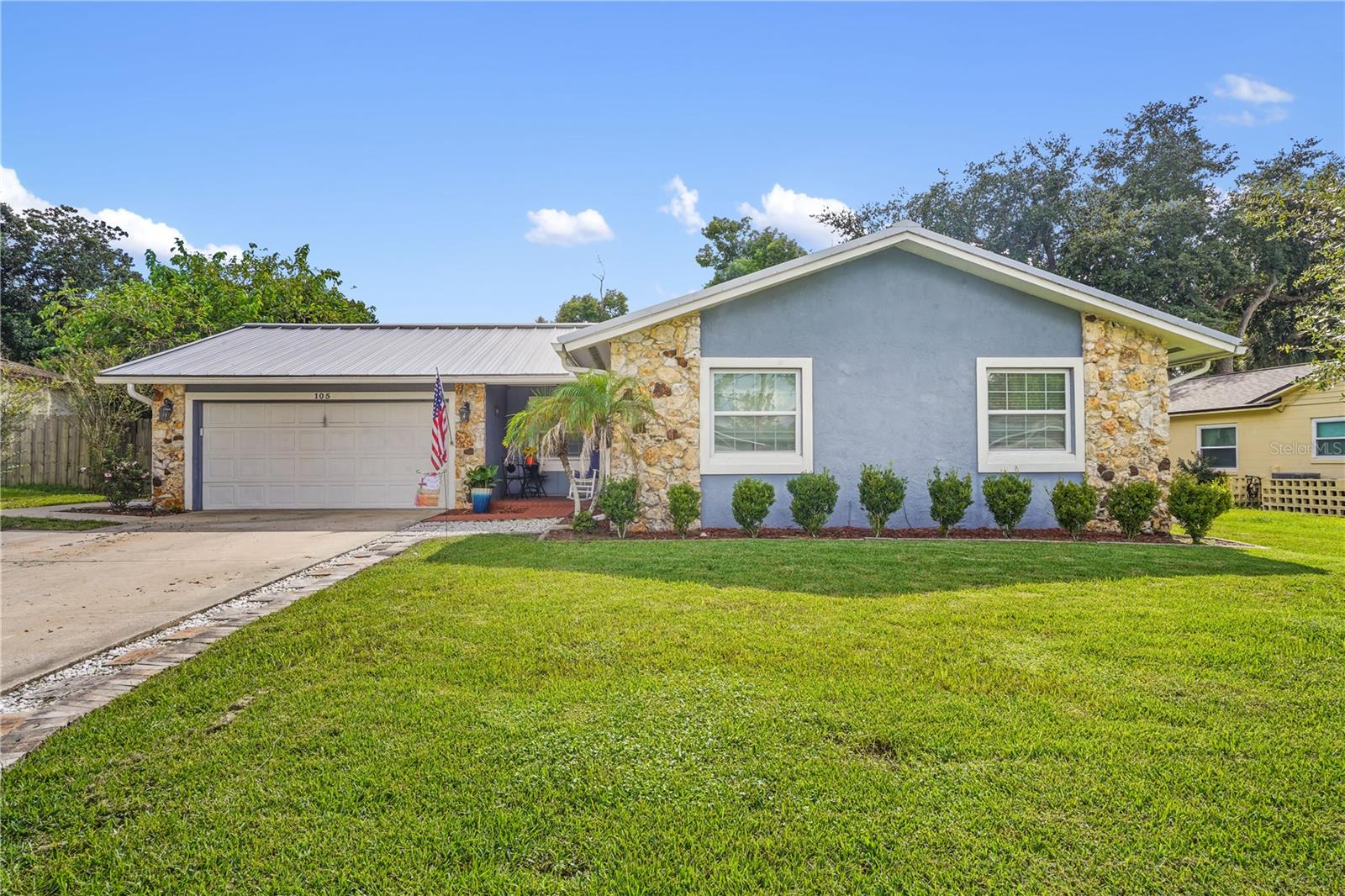 Listing photo 2 for 105 E Wyndham Ct