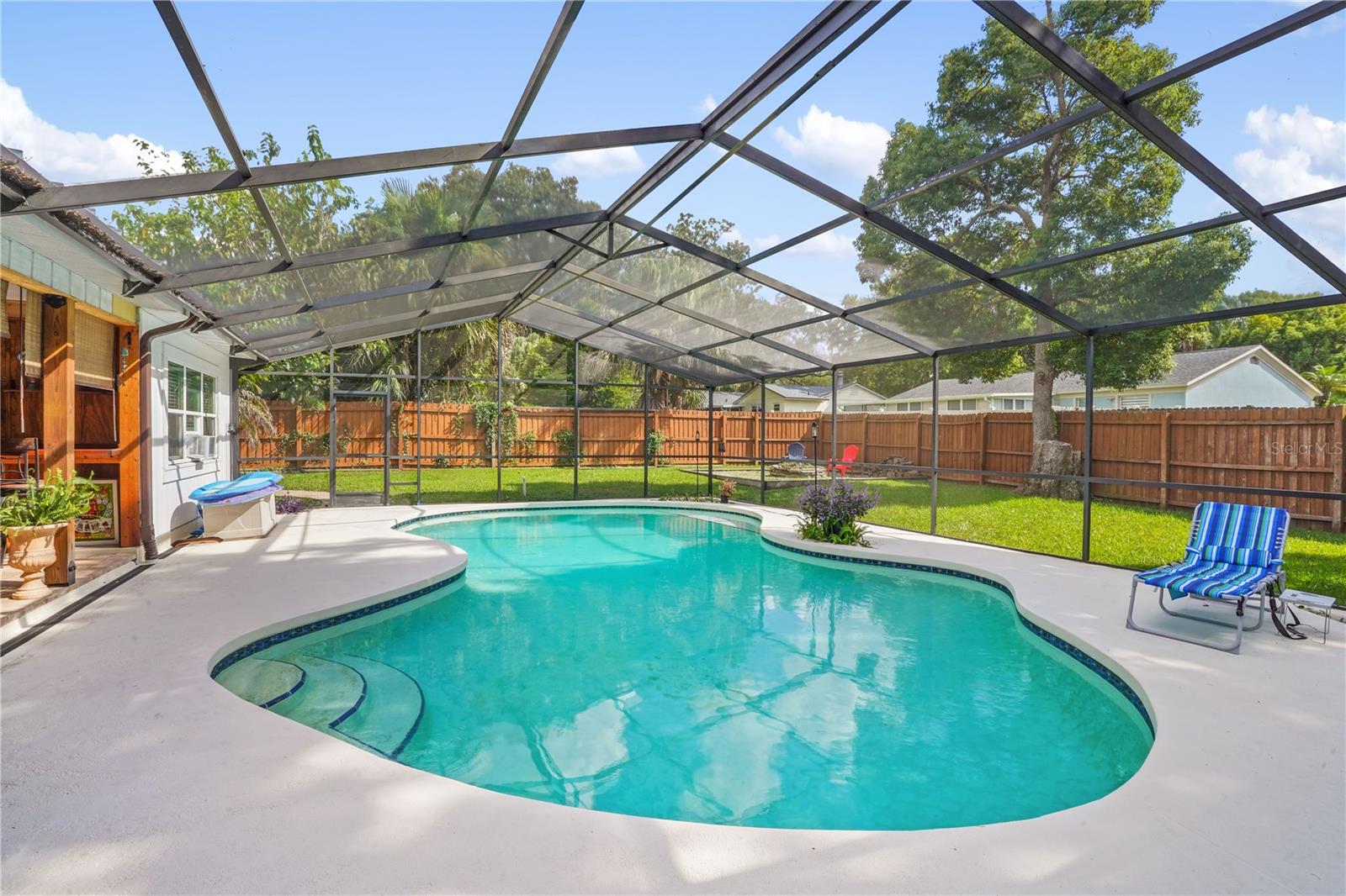 Listing photo 3 for 105 E Wyndham Ct
