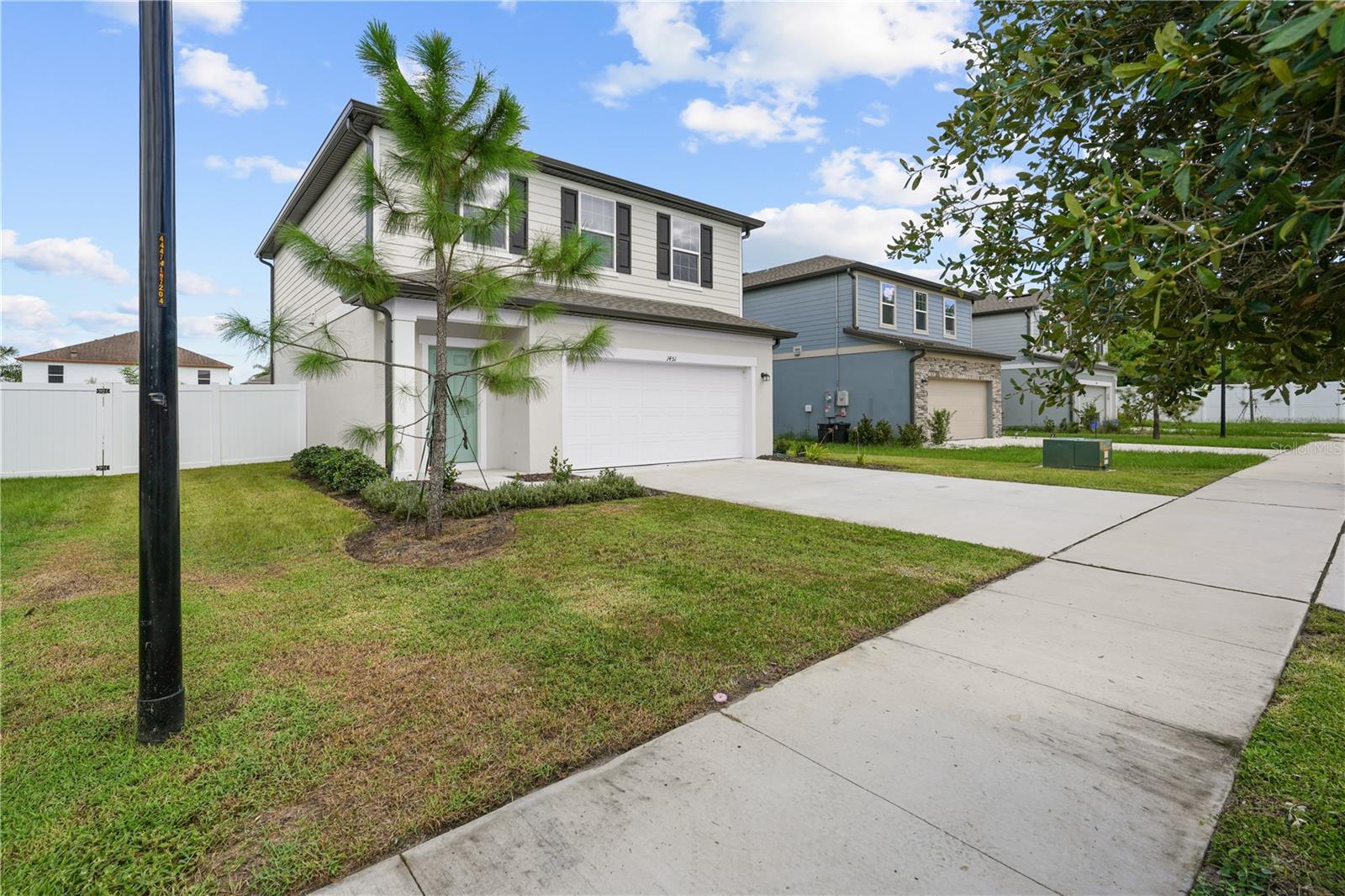Listing photo 3 for 1451 Dalkeith Cv