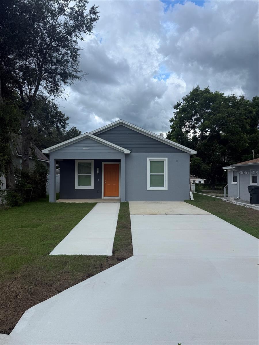 Listing photo 1 for 707 W 9th St
