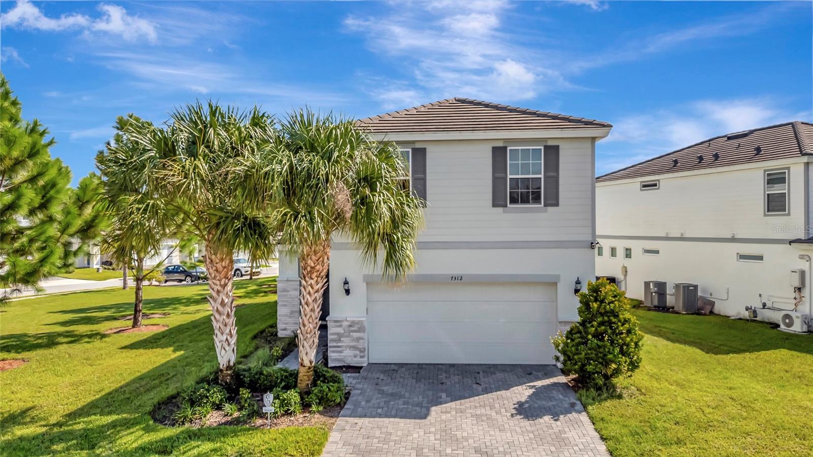 Listing photo 2 for 7312 Oakmoss Loop