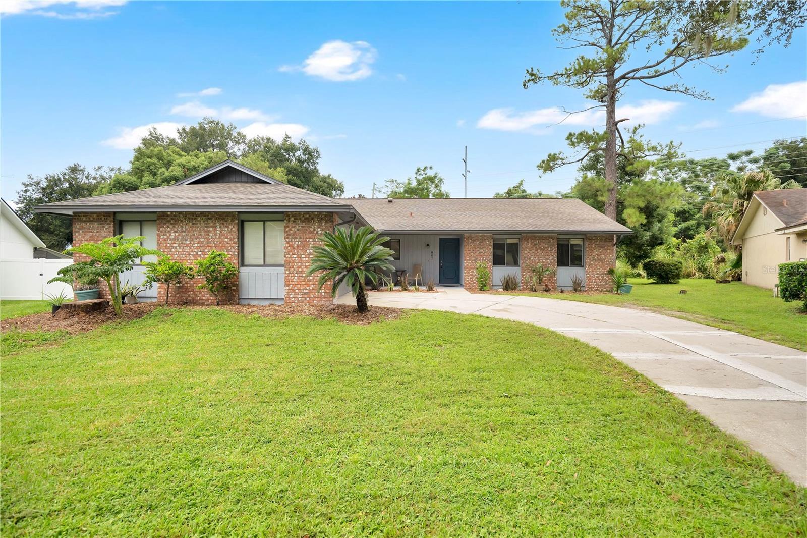 867 BENCHWOOD DRIVE