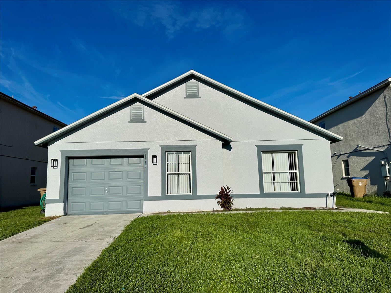 Listing photo 1 for 2510 Hamlet Ln