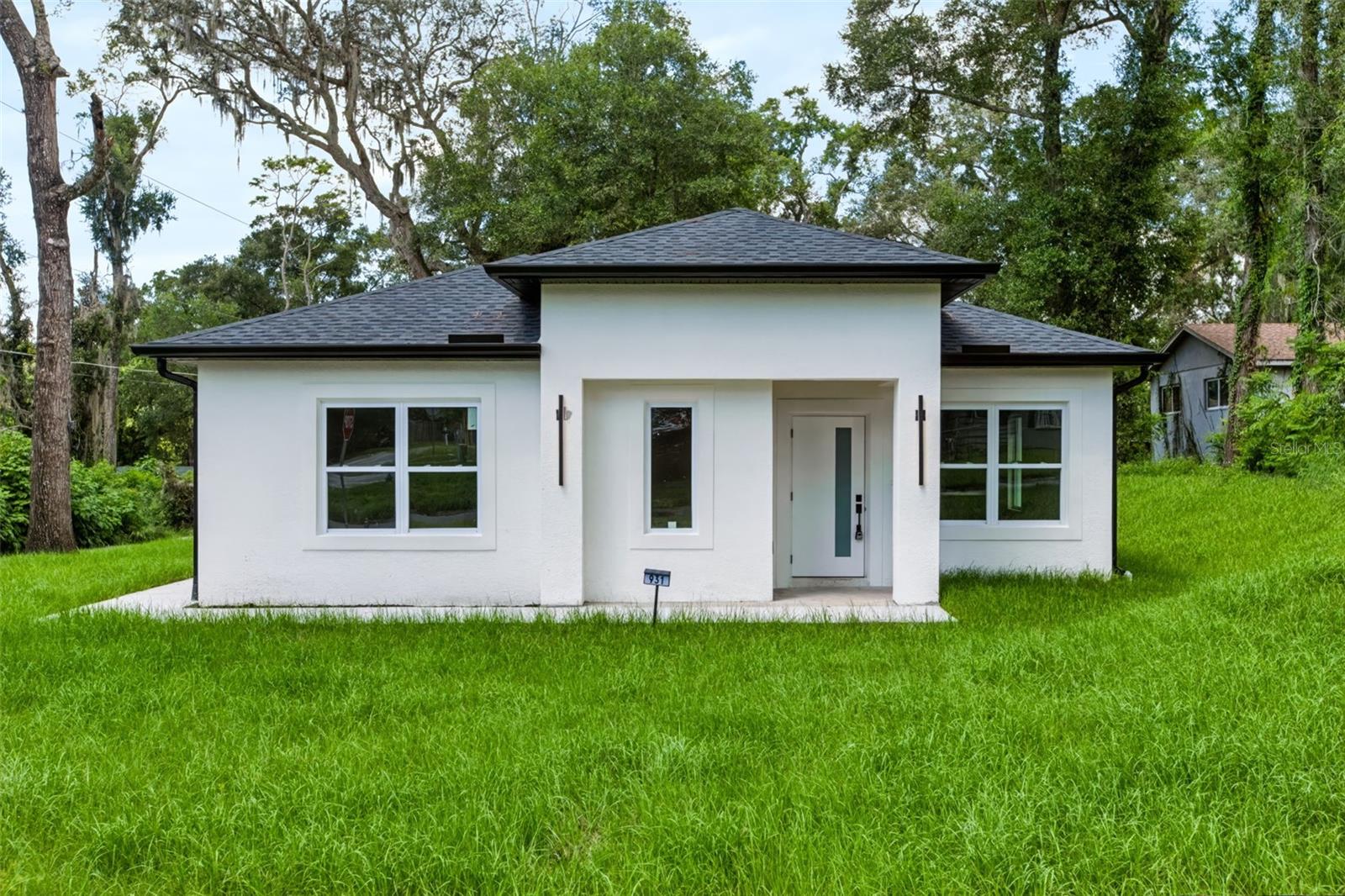 Listing photo 1 for 931 Tilden Ave