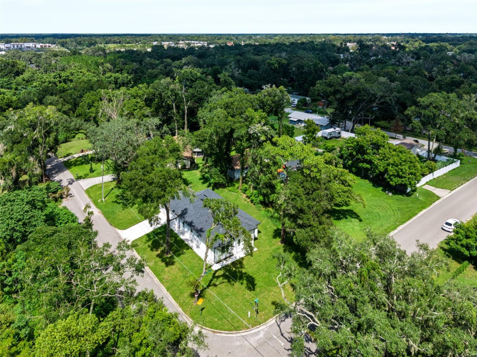 Listing photo 2 for 931 Tilden Ave