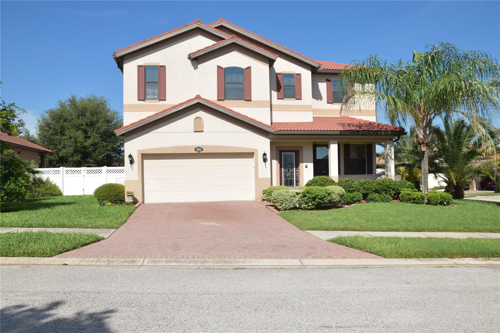 Listing photo 1 for 1934 Altavista Cir