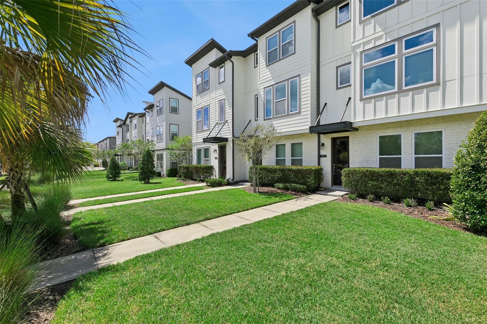 Listing photo 3 for 13112 Bovet Ave