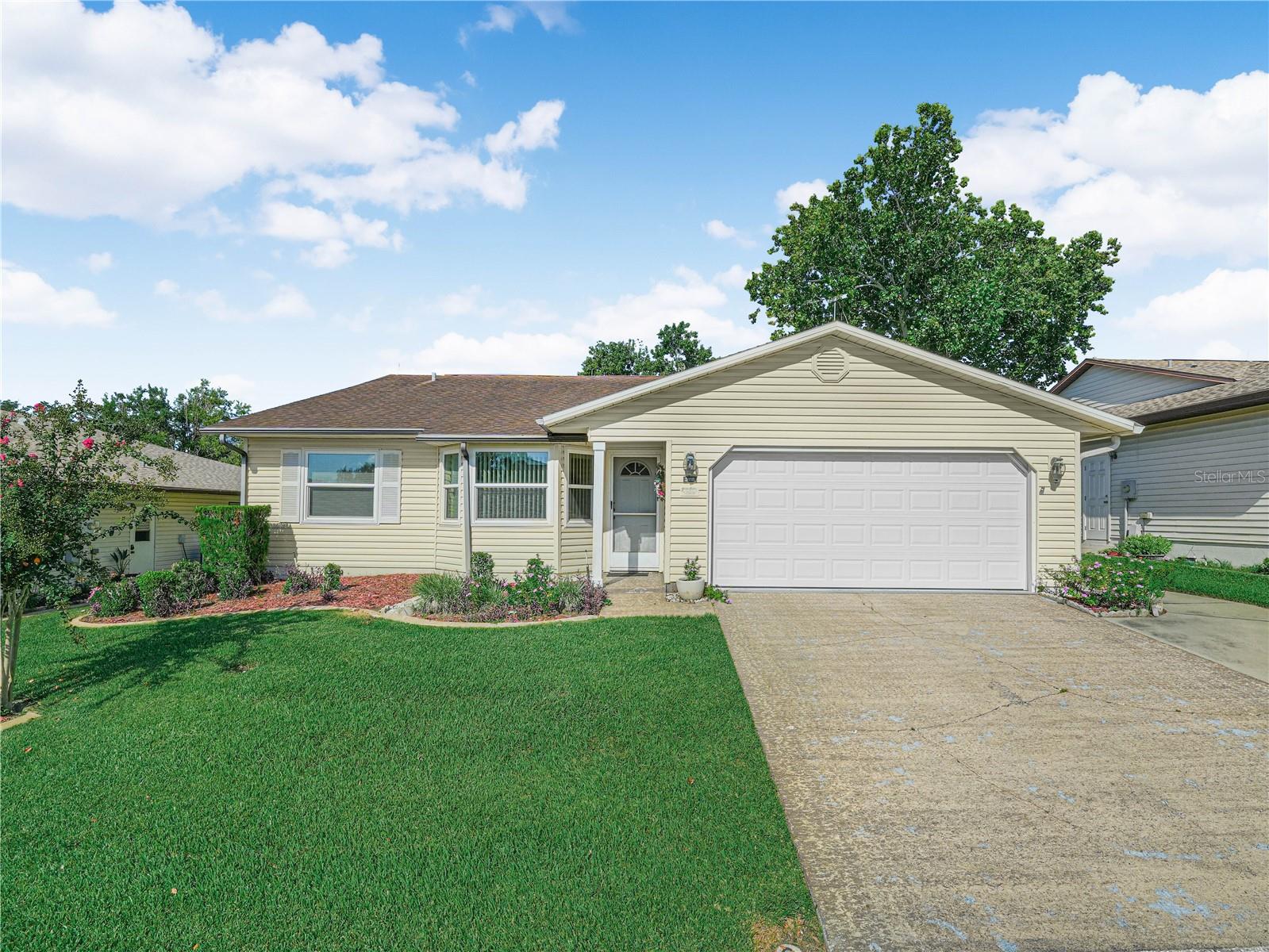 Listing photo 1 for 3118 Prairie Dunes Cir W