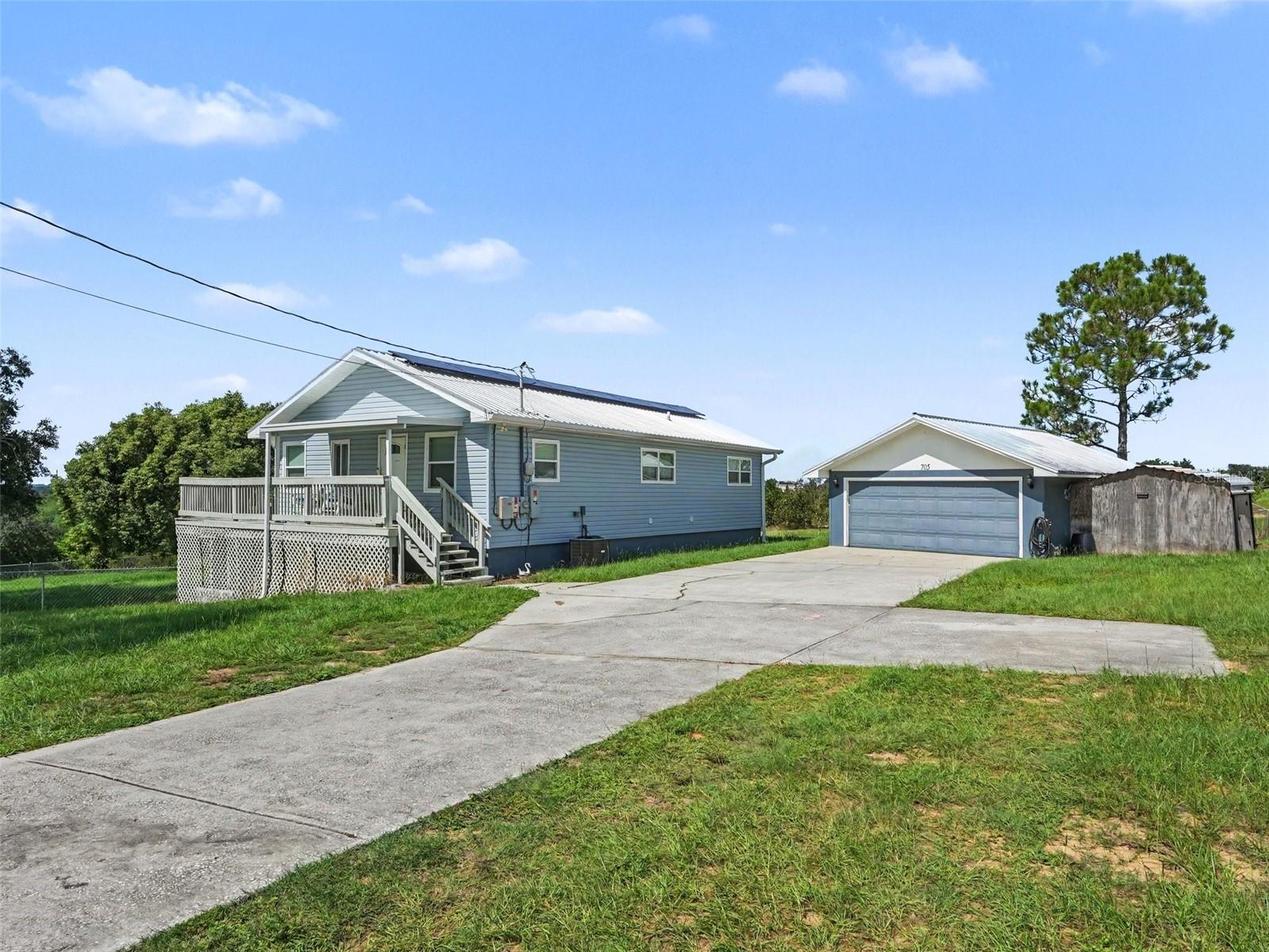 Listing photo 1 for 705 Lake Ada Blvd