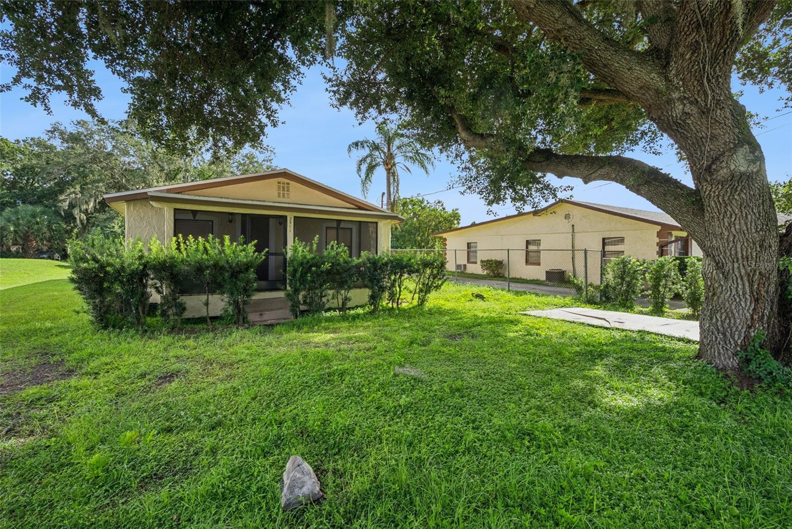 Listing photo 1 for 2511 Crawford Dr